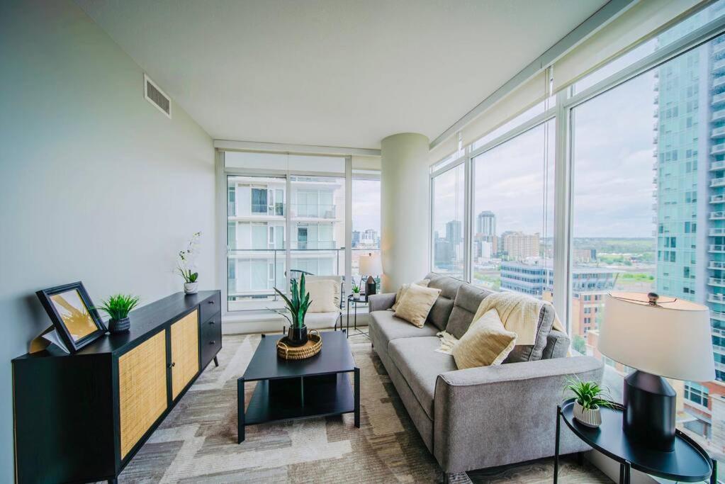 Modern Suite Calgary Downtown 5 Min Walk Stampede Buitenkant foto