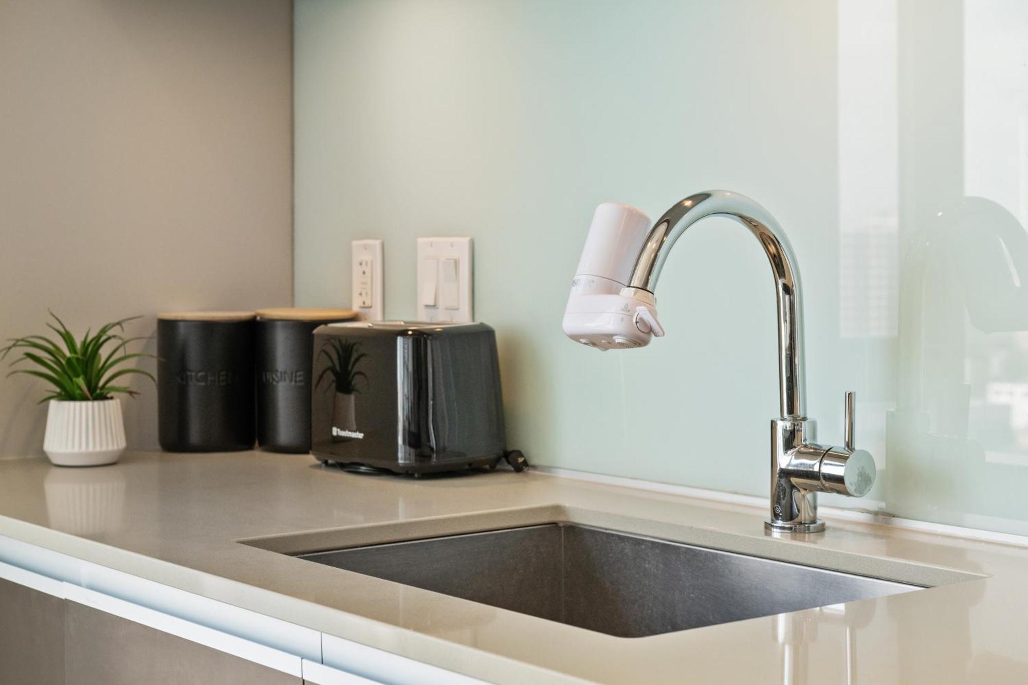 Modern Suite Calgary Downtown 5 Min Walk Stampede Buitenkant foto
