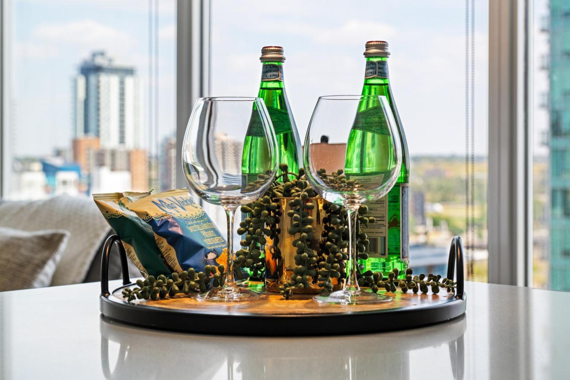 Modern Suite Calgary Downtown 5 Min Walk Stampede Buitenkant foto